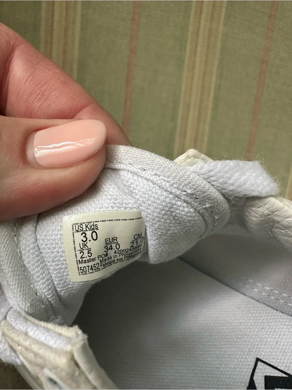NWT Vans kids size 3.0 US White Glitter Lace-Up Sneakers